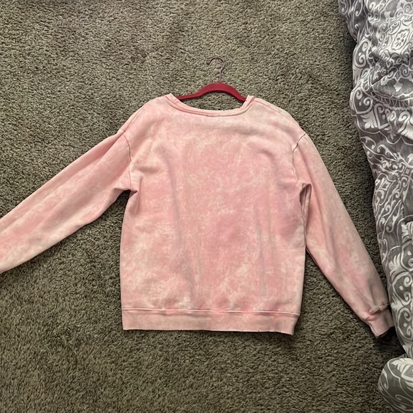Women’s size Medium (fits like an XL) Barbie Crewneck sweatshirt PINK - Picture 3 of 5